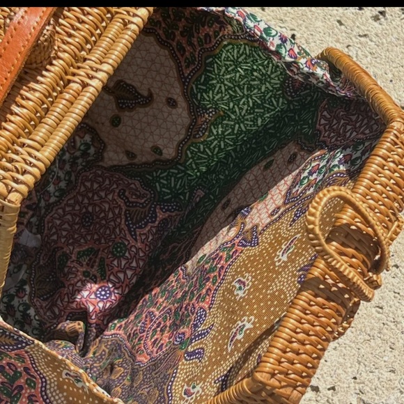 Hexagonal Woven Tan Bag - Picture 2 of 5